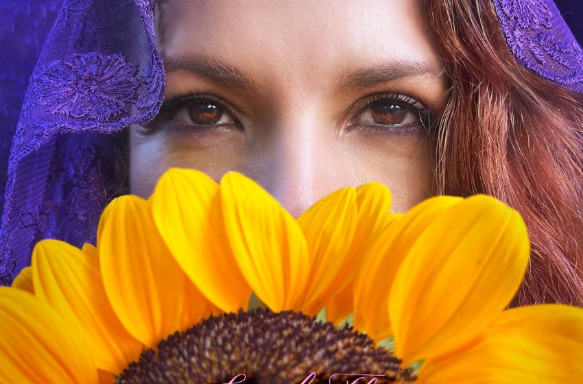  Joanah Flor celebra o amor entre mulheres com o lançamento de ‘Olhos de Avelã’ Com lançamento marcado para o Dia Internacional Contra a LGBTfobia, a canção e seu visualizer trazem uma mensagem de resistência, afeto e cumplicidade feminina, exaltando o amor durante e após tempos sombrios.