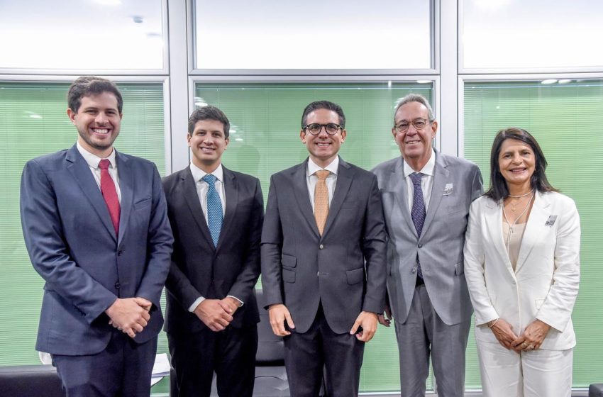 Álvaro Porto articula apoio de Hugo Motta e deputados federais para projetos em municípios de Pernambuco Presidente da Alepe garante destinação de emendas para Canhotinho e fortalece diálogo com a Câmara em busca de investimentos federais para o estado.