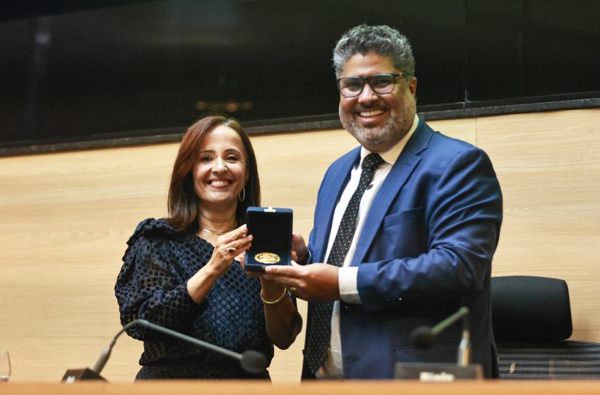  Professora Nilzete Teixeira recebe Título de Cidadã do Recife por contribuição à educação e à gestão pública Natural de Salvador, reitora da Uninassau foi homenageada por iniciativa do vereador Rinaldo Junior (PSB) em solenidade na Câmara Municipal.
