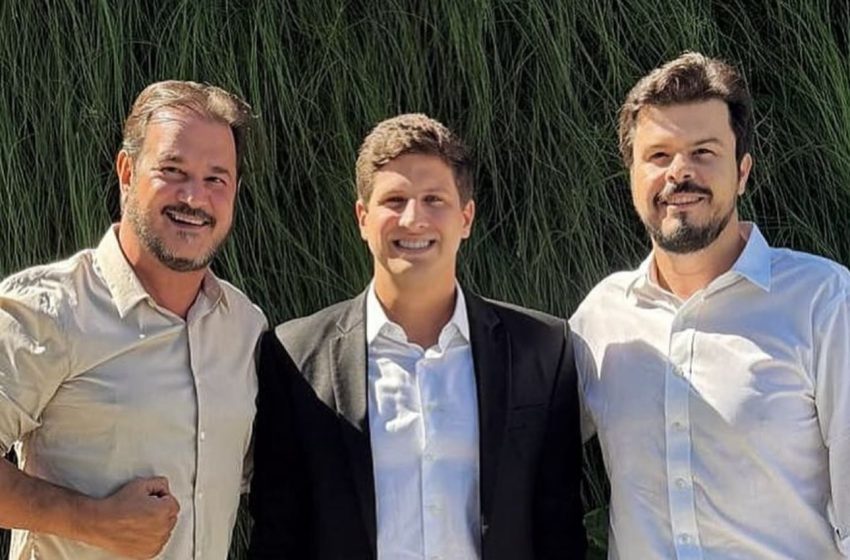 João Campos se reúne com presidente do União Brasil e reforça articulações políticas em meio à nova federação Prefeito do Recife discutiu alianças nacionais e estaduais com Antônio Rueda e Fernando Filho após formalização da federação entre União Brasil e Progressistas.
