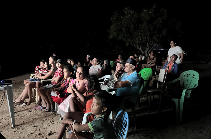 Comunidade rural de Afogados da Ingazeira passa a contar com Cineclube Nova Brasília Distante 6km da zona urbana de Afogados, comunidade Nova Brasília não possui escola ou quadra esportiva; ação cultural gratuita visa descentralizar as ações culturais no município e oferecer entretenimento de qualidade ao local.