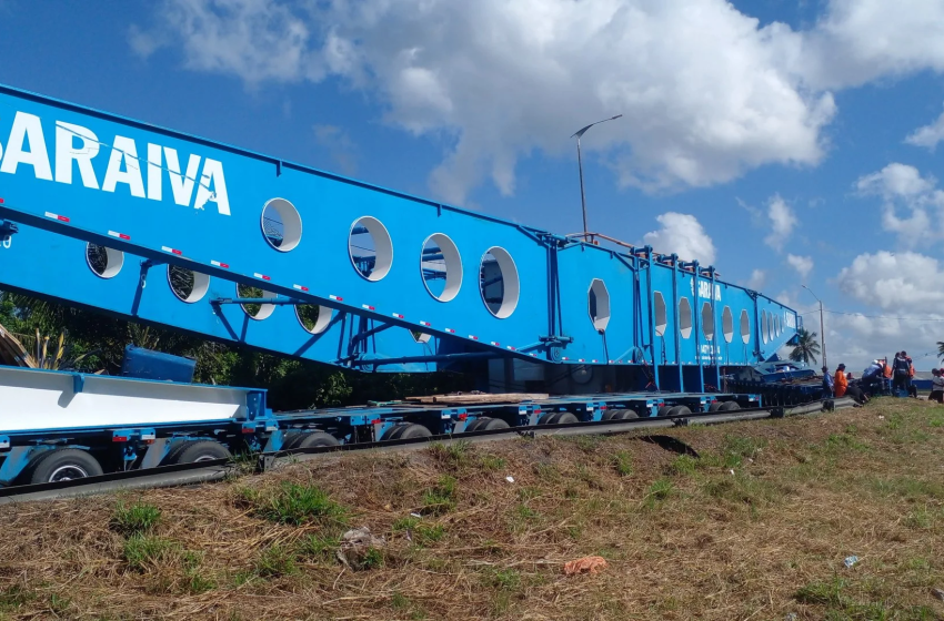 Transporte de transformador gigante na BR-101 tem novo atraso e falha mecânica nesta sexta (2) Composição de 600 toneladas apresentou problema no comando hidráulico e parou no limite entre Paulista e Abreu e Lima; PRF orienta rotas alternativas.