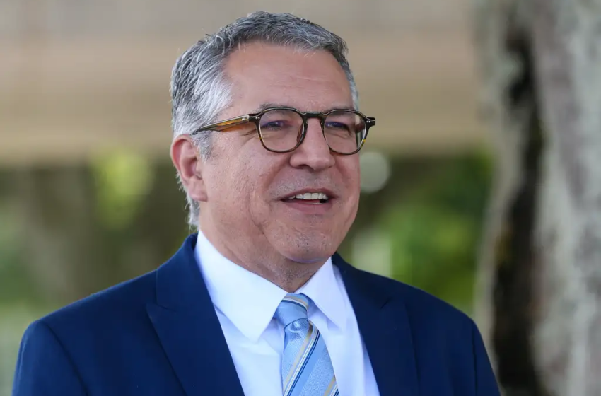 Ministro da Saúde visita Pernambuco com inaugurações em Caruaru, Serra Talhada e Recife Alexandre Padilha cumpre agenda intensa nesta sexta (9) e entrega equipamentos de saúde voltados para mulheres, partos humanizados e tratamento de câncer.