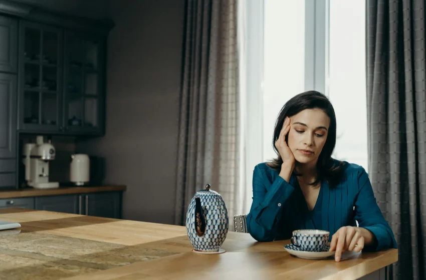  Crise dos 30: casar-se ou aproveitar a liberdade? Entre a pressão social e os próprios desejos, muitas pessoas enfrentam dilemas sobre relacionamentos e futuro ao chegar aos 30 anos.