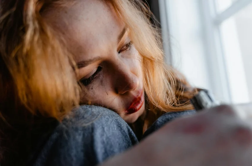 10 sinais de que você pode estar em um relacionamento abusivo Identificar os comportamentos de abuso é o primeiro passo para romper ciclos de violência emocional, psicológica, física ou financeira.