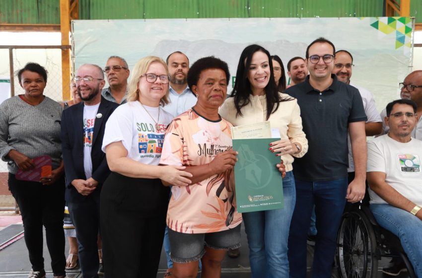 Prefeitura de Serra Talhada entrega 141 novos títulos de propriedade pelo Programa Moradia Legal Ação no bairro Mutirão beneficia famílias que aguardavam há anos pela regularização de seus imóveis; mais de 700 famílias já foram contempladas no município.