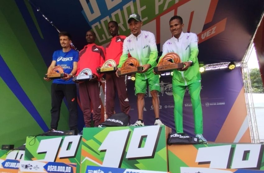 Justino Pedro é o melhor brasileiro na Maratona do Rio e conquista 3º lugar geral em 2025 Aos 40 anos, atleta da APA Petrolina brilhou entre os favoritos internacionais e reafirmou sua regularidade em provas de alto nível. Sertanejos Justino e Givaldo colocam o clube entre os cinco melhores da elite nacional.
