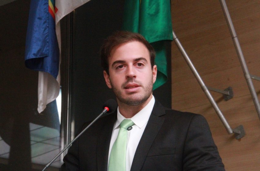 Gilson Machado Filho denuncia perseguição ao pai e acusa STF de abuso de poder Vereador do Recife discursa na Câmara sobre prisão de Gilson Machado, critica ministro Alexandre de Moraes e reafirma fidelidade a Bolsonaro: “Mexeram com o cara errado”.