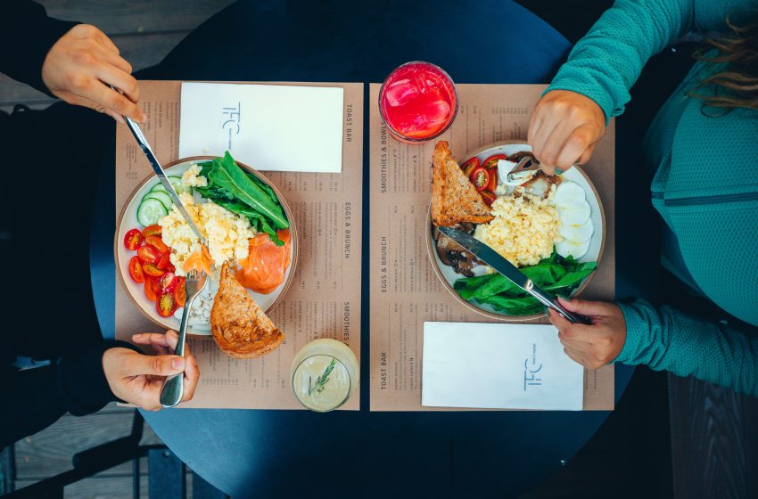 TFC aposta em brunch saudável e romântico para celebrar o Dia dos Namorados no Recife Cafeteria da Track&Field, no Shopping RioMar, lança cardápio especial com opções leves, naturais e cheias de afeto para casais que preferem celebrar o amor com mais saúde e menos ostentação.