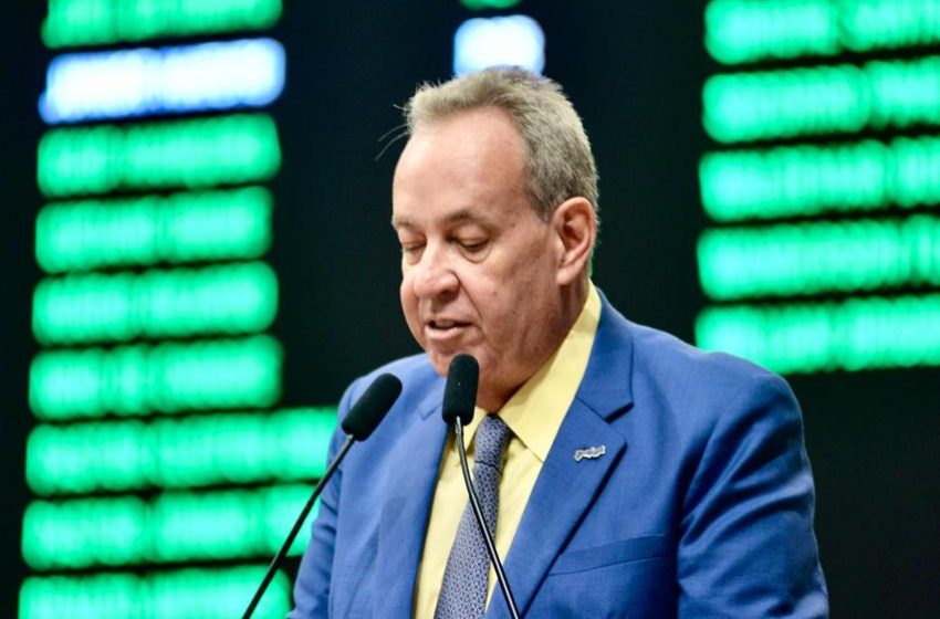 Álvaro Porto convida Sintepe para reunião na Alepe sobre reajuste dos professores Presidente da Assembleia reafirma apoio ao projeto de reajuste salarial e promete manter matéria em pauta até aprovação; sessões vêm sendo esvaziadas por orientação do governo, segundo Porto.