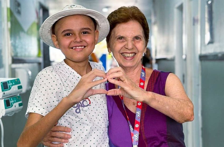 Adolescente com leucemia celebra compatibilidade com irmã para transplante de medula: “Chance de cura e recomeço” Otávio Luiz, de 14 anos, é natural de Carnaíba (PE) e será transplantado nesta sexta (13), com medula óssea 100% compatível da irmã mais nova; ele é acompanhado pelo GAC-PE e trata-se no Hospital Universitário Oswaldo Cruz.