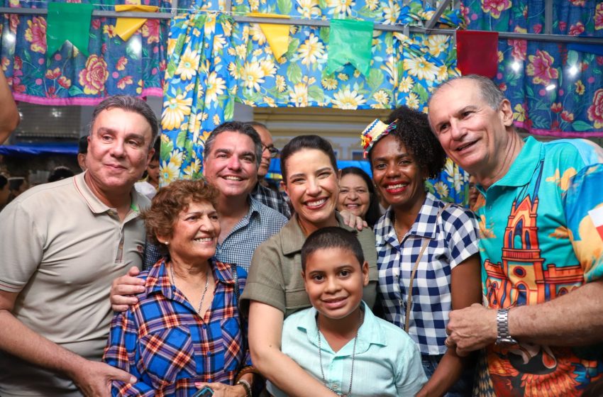 Raquel Lyra celebra São João em Limoeiro e reforça papel da festa na cultura e economia do Nordeste Governadora destaca investimentos na cidade e ações do Estado para fortalecer o festejo junino e garantir segurança e conscientização.