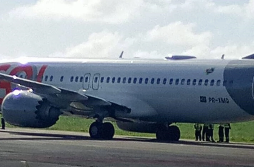  Nova falha no asfalto afunda boeing da Gol em Fernando de Noronha Em menos de uma semana, segundo incidente atinge pista do aeroporto; governo promete restauração emergencial e retoma das obras em julho.