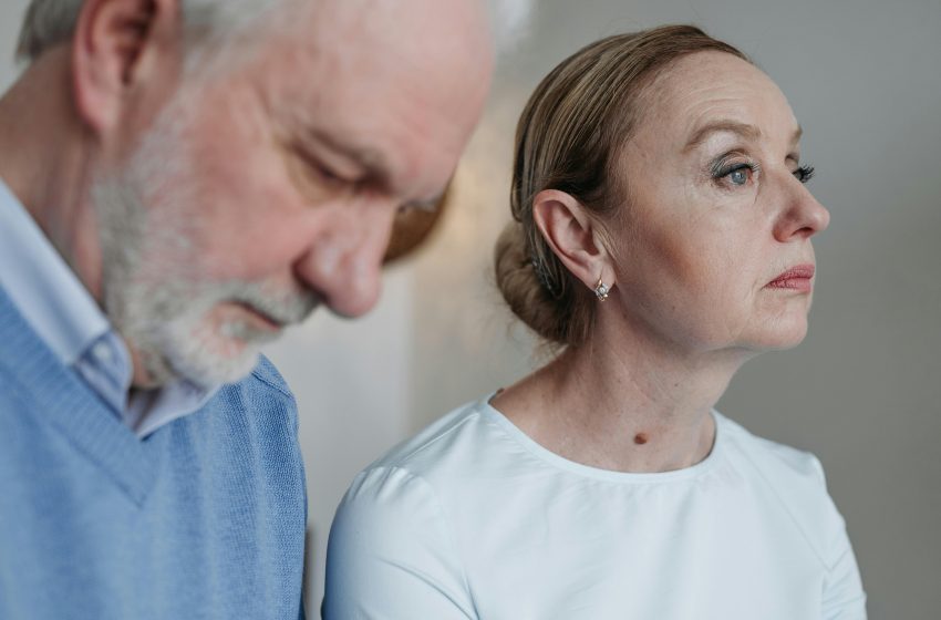 Relacionamentos em montanha-russa: quando a intensidade esconde instabilidade emocional Ciclos de paixão, brigas e reconciliações dramáticas podem indicar dependência emocional, baixa autoestima e comunicação falha.