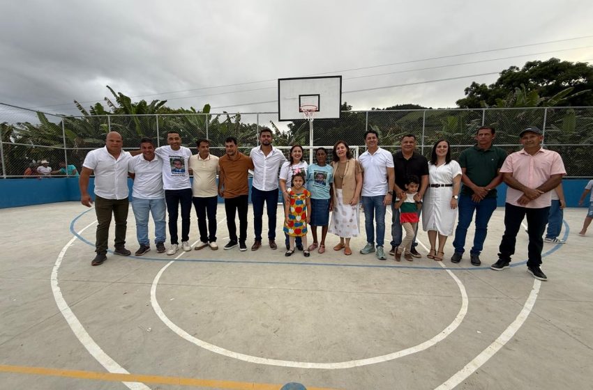 Prefeita de Jaqueira inaugura quadra e praça no engenho Tenório com homenagens e novos compromissos Obras entregues por Ridete Pellegrino (PSD) fortalecem lazer e esporte na zona rural; prefeita promete buscar recursos para pavimentação da comunidade.