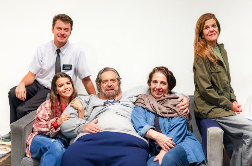 “A Baleia”, com José de Abreu, estreia no Teatro Luiz Mendonça no dia 31 de julho Peça marca retorno do ator aos palcos após dez anos e segue em cartaz no Recife até 3 de agosto com sessões no Parque Dona Lindu.