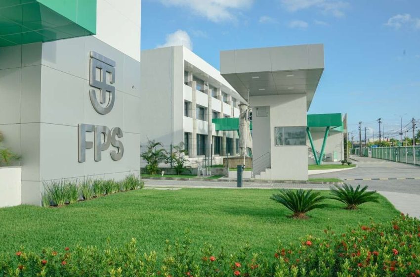Faculdade Pernambucana de Saúde abre inscrições para o processo seletivo 2025.2 Candidatos podem concorrer a vagas em oito cursos da área da saúde utilizando a nota do ENEM ou realizando prova online; inscrições vão até 4 de agosto.