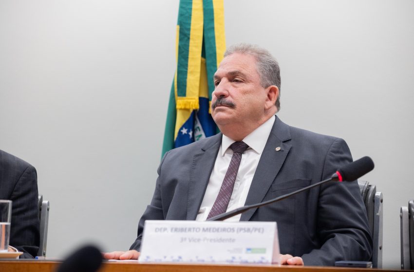 Eriberto Medeiros relata projeto que regulamenta profissão de cuidador de idosos Texto aprovado na Comissão de Defesa dos Direitos da Pessoa Idosa garante direitos, deveres e formação mínima para profissionais.