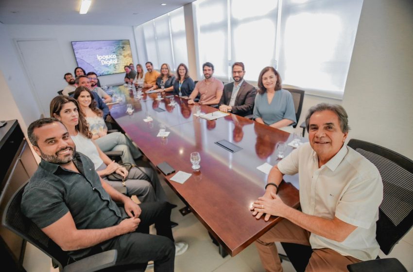 Carlos Santana lança projeto de transformação digital para modernizar serviços públicos em Ipojuca Iniciativa “Do Zero ao Infinito” aposta em tecnologia, inteligência artificial e inovação para integrar processos, reduzir burocracia e ampliar acesso da população aos serviços da prefeitura.