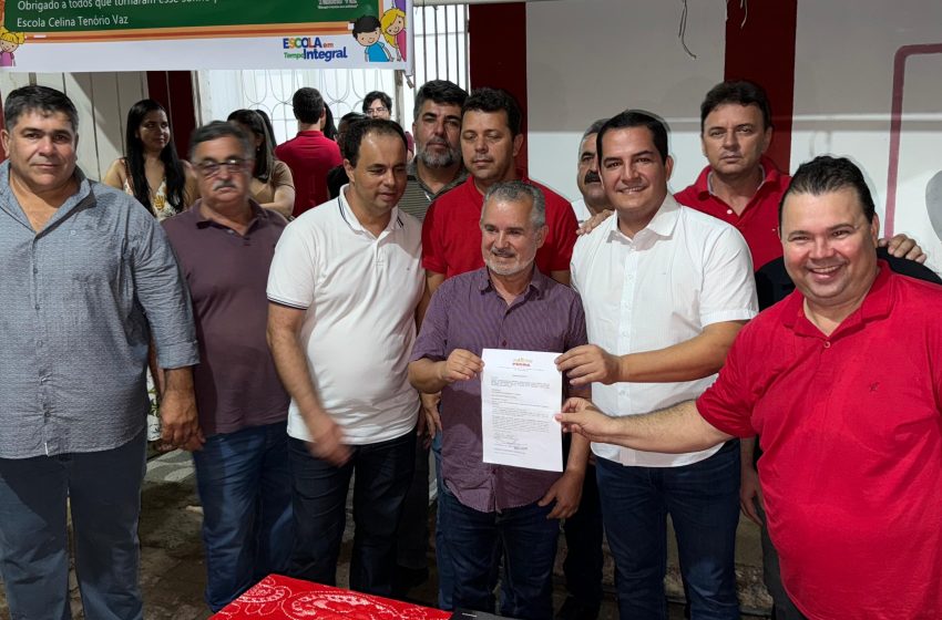 Dannilo Godoy assina ordem de serviço para nova escola de tempo integral em Santo Antônio Deputado participou da solenidade ao lado do prefeito Júnior Vaz e reafirmou compromisso com a educação e o futuro da juventude.