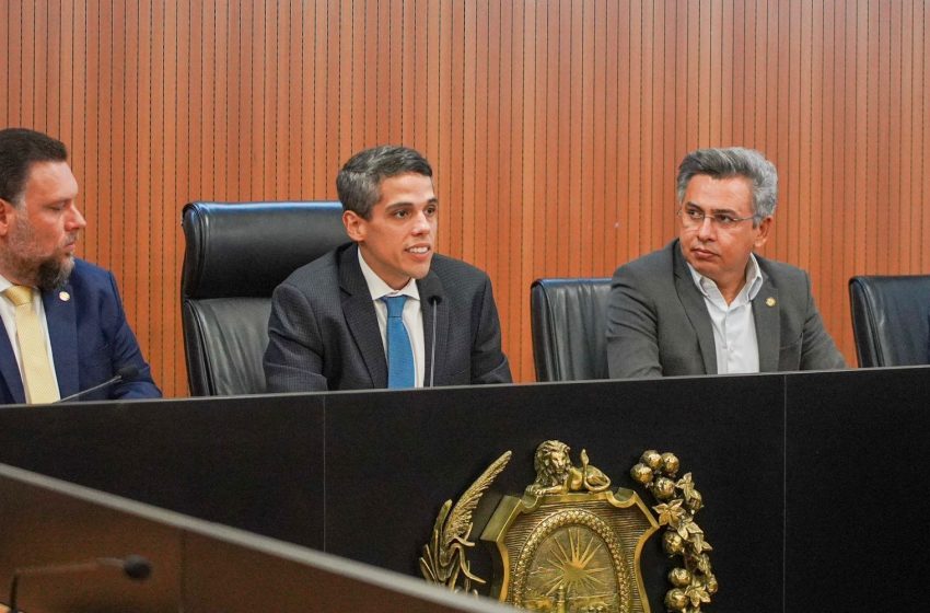 Deputado Jarbas Filho critica taxação dos EUA e se coloca à disposição dos produtores do Vale do São Francisco Presidente da Comissão de Assuntos Internacionais da Alepe reforça compromisso em buscar soluções para os impactos da tarifa sobre a exportação de manga.