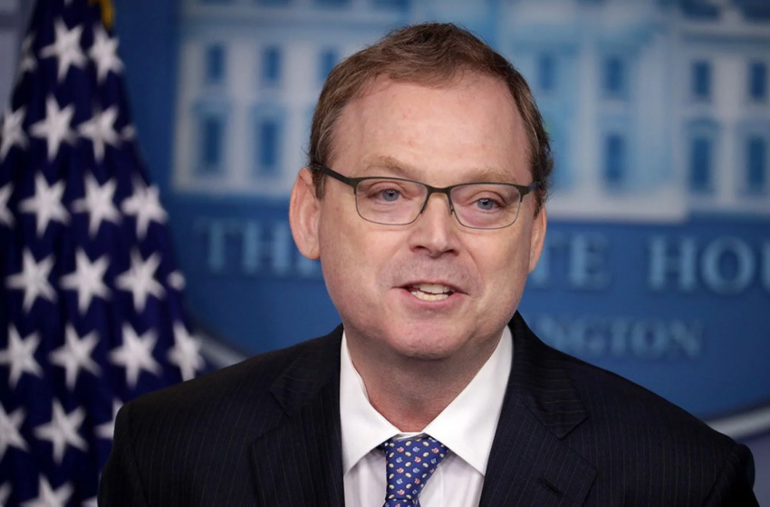 EUA fixam 1º de agosto como prazo final para negociar tarifas, diz Kevin Hassett Diretor do Conselho Econômico Nacional afirma que redução das alíquotas só ocorrerá com “acordos melhores”; tarifas visam segurança nacional e produção interna.