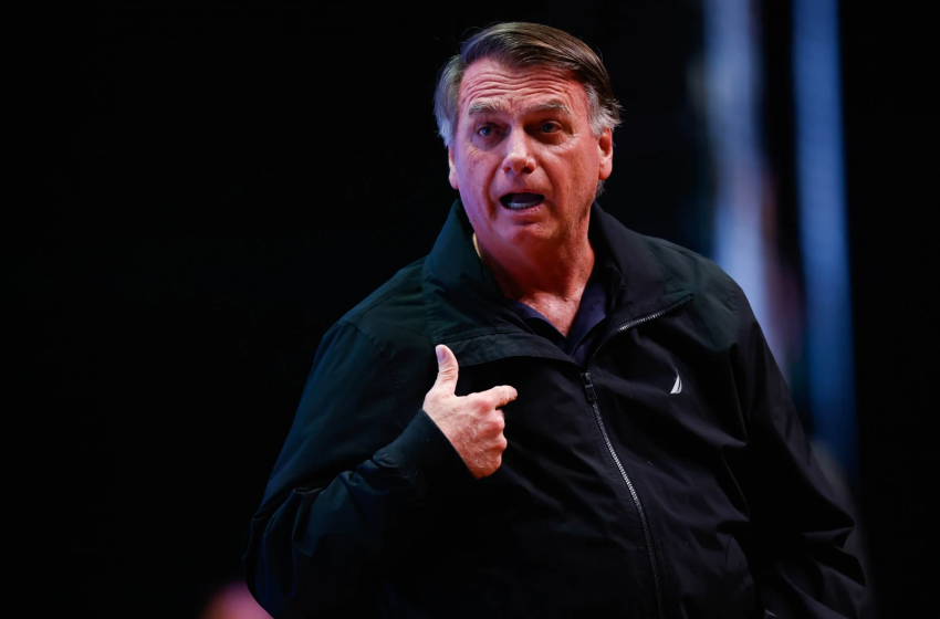 Celular de Bolsonaro revela tentativas de manter influência política após fim do mandato Conversas extraídas pela PF mostram orientações a aliados sobre CPI contra o STF e articulações para barrar projeto das fake news na Câmara. Conteúdo inclui mais de 7 mil arquivos analisados.