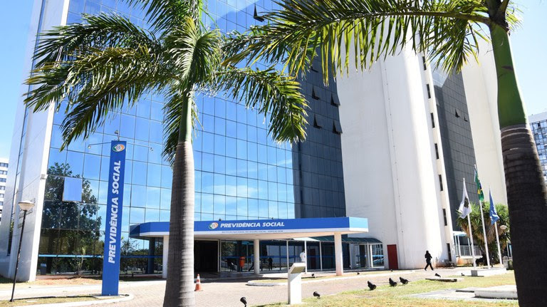 Governo já pagou ressarcimento a mais de 1,2 milhão de aposentados e pensionistas vítimas de descontos indevidos Até quinta-feira (31/7), 91,4% dos beneficiários que aderiram ao acordo terão recebido os valores corrigidos. Contestação segue aberta até 14 de novembro de 2025.