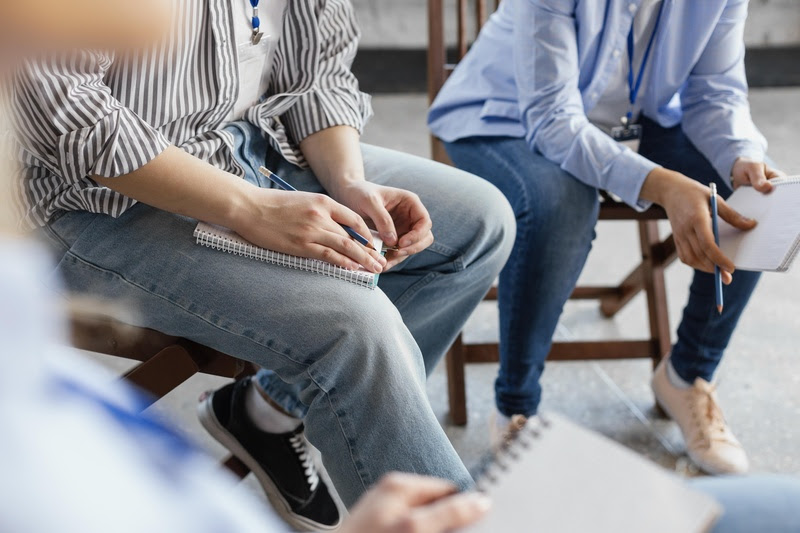 Especialista do CEJAM alerta para sinais de transtornos mentais em crianças e adolescentes Dados da OMS revelam que 1 em cada 7 jovens apresenta algum transtorno mental; fatores como trauma, exclusão social e uso precoce de substâncias estão entre os principais agravantes.