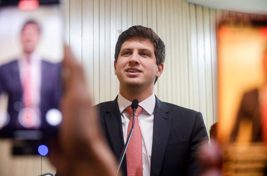  Alepe realiza sessão solene em homenagem aos 78 anos do PSB e aos 60 anos de Eduardo Campos Evento reuniu líderes políticos, militantes e autoridades para celebrar a trajetória do partido e do ex-governador que marcou Pernambuco e o Brasil.