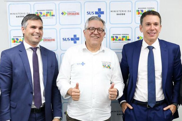  Prefeito Helinho Aragão articula novos investimentos para Santa Cruz do Capibaribe em Brasília Ao lado do deputado Felipe Carreras e de José Augusto Maia, gestor se reuniu com ministros e órgãos federais para ampliar recursos em saúde, turismo, sustentabilidade e infraestrutura.