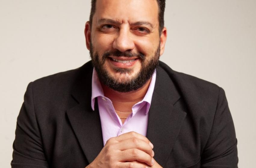  Pernambucano se destaca na comunicação digital e lidera maior rede de portais do Nordeste Fundador do Portal PE News e presidente do Sistema de Comunicação de Pernambuco, Robson firma parcerias em todo o país e transforma grupo em referência nacional do jornalismo regional.