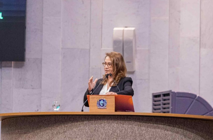  Débora Almeida será relatora de novo pedido de empréstimo de R$ 1,7 bilhão do governo Raquel Lyra Escolha pela Comissão de Justiça da Alepe é vista como sinal positivo para a tramitação da proposta, em contraste com outro empréstimo de R$ 1,5 bilhão que está há mais de quatro meses em análise.