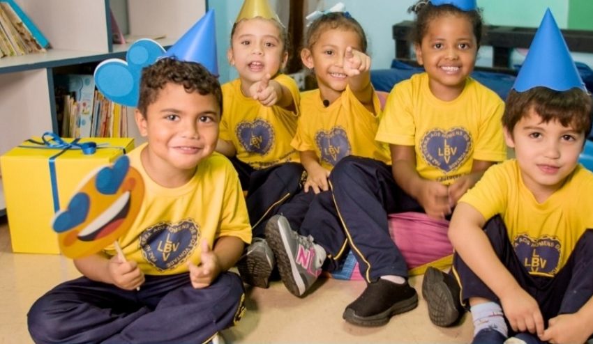 LBV celebra 49 anos de atuação solidária em Recife com programação especial e ações no Sertão Com bazar beneficente, entrega de 8 toneladas de alimentos e mutirão de serviços gratuitos, a Legião da Boa Vontade comemora quase cinco décadas de trabalho social em Pernambuco, beneficiando crianças, adolescentes, idosos e famílias vulneráveis.