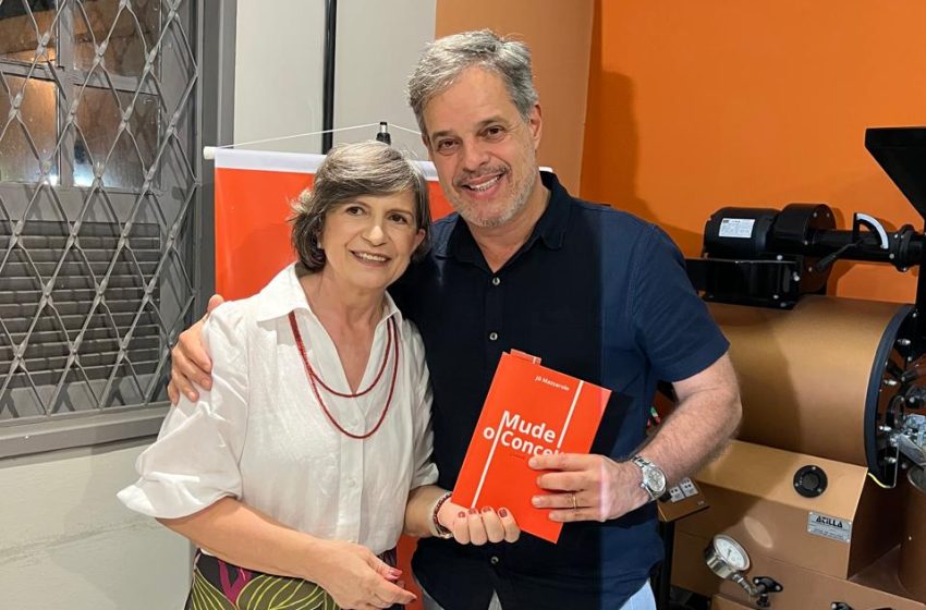  Jô Mazzarolo lança novo livro no Recife em noite prestigiada por amigos e personalidades