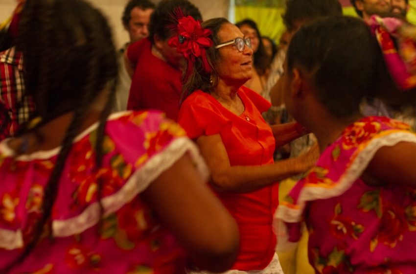  Mestra Ana Lúcia leva coco e cultura popular de Pernambuco a Portugal Aos 81 anos, Patrimônio Vivo de Pernambuco realiza sua primeira turnê internacional com shows, oficina, residência artística e exibição de filme em cidades portuguesas.
