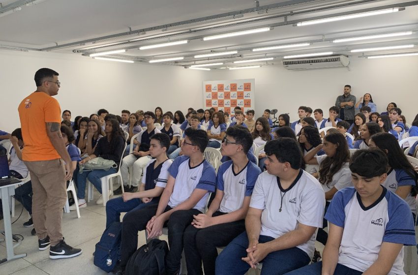  Colégio Motivo orienta pais para facilitar a readaptação dos alunos na volta às aulas Diretor destaca a importância do sono, alimentação, suporte emocional e diálogo aberto para um retorno tranquilo à rotina escolar.