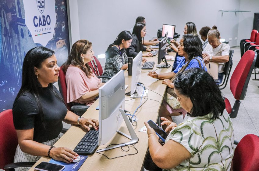 Prefeitura do Cabo encontra mortos na folha de pagamento e servidores irregulares durante recadastramento Auditoria revela casos de servidores falecidos recebendo salários, médica em curso no exterior e profissionais que não comparecem ao trabalho; município busca reaver recursos pagos indevidamente.