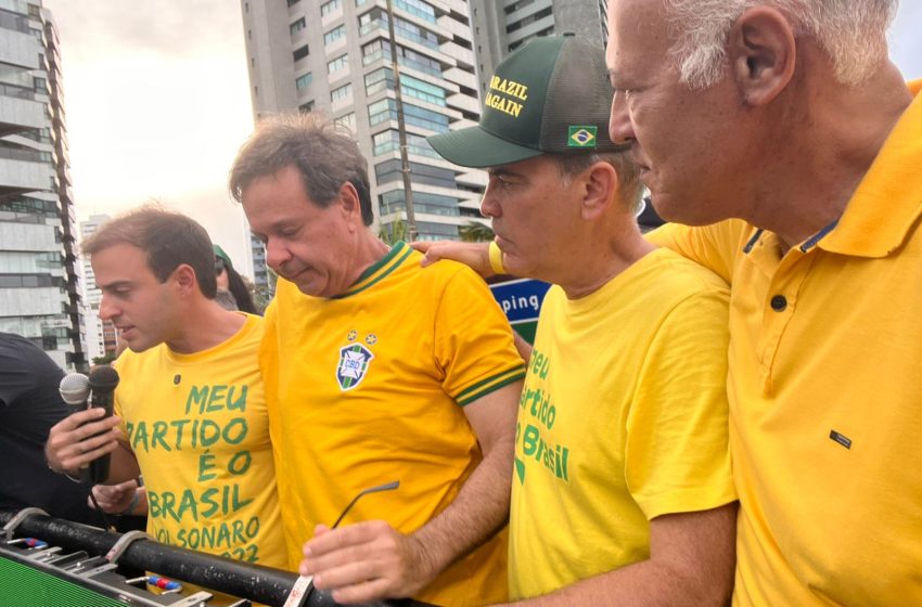  Parlamentares prestam solidariedade a Gilson Machado durante ato “Reaja, Brasil!” no Recife Mobilização em Boa Viagem reuniu apoiadores da Direita contra medidas do STF; Gilson, impedido de deixar o Recife, recebeu apoio, mas não discursou.
