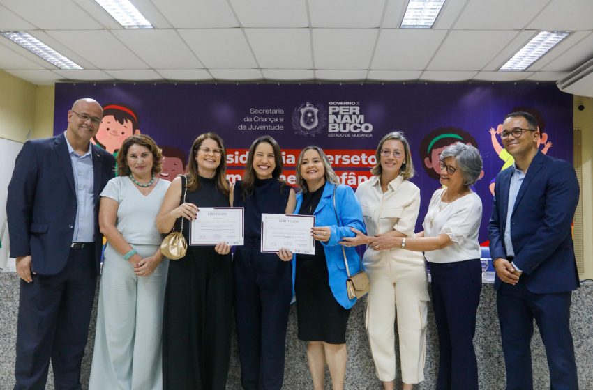  Pernambuco forma primeira turma da Residência em Primeira Infância e se consolida como referência nacional Programa pioneiro capacitou 101 profissionais de saúde, educação e assistência social com foco no cuidado integral à infância; formatura foi comandada pela governadora Raquel Lyra.