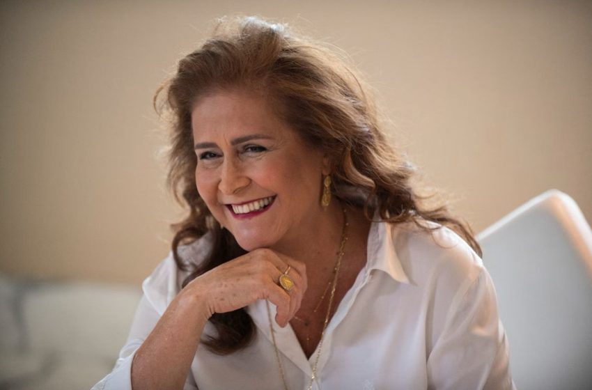  Joanna celebra 45 anos de carreira com show emocionante no Teatro RioMar Recife Ícone da música romântica e da MPB se apresenta no dia 5 de setembro, às 21h, relembrando sucessos e lançando músicas inéditas de seu novo álbum.