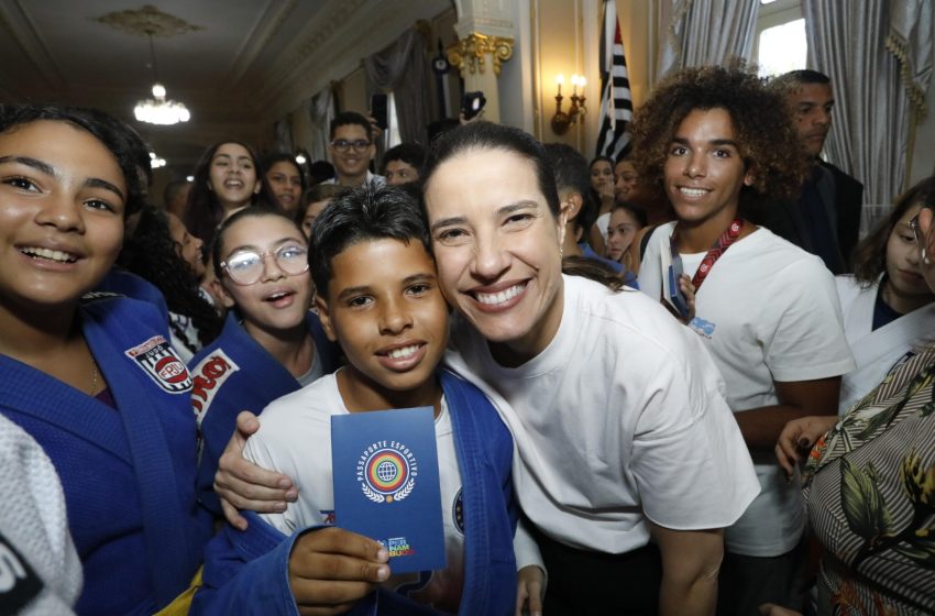  Raquel Lyra entrega passagens aéreas a atletas pernambucanos pelo Passaporte Esportivo Programa já beneficiou 688 representantes de diversas modalidades desde 2023, garantindo participação em competições nacionais e internacionais e consolidando Pernambuco como referência em políticas públicas para o esporte.
