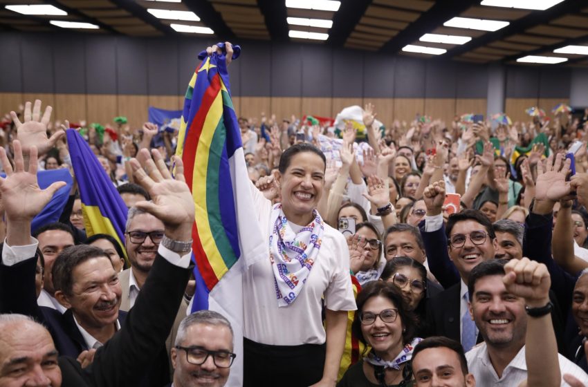 Pernambuco premia 50 escolas no Prêmio Escola Destaque e amplia investimentos na alfabetização Governadora Raquel Lyra reconheceu unidades municipais com melhores resultados no Programa Criança Alfabetizada e anunciou novas ações como ônibus escolares, construção de creches e repasse de recursos para fortalecer a educação.