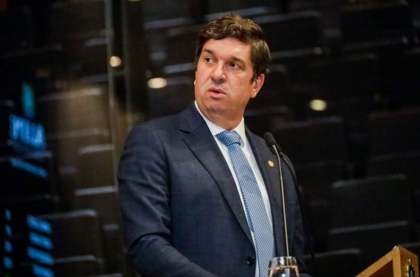  Justiça restabelece liderança de Joãozinho Tenório na Alepe e suspende manobra do PRD-PE Decisão reconhece ilegalidade da destituição do deputado e impede atuação do deputado recém-filiado Júnior Matuto como líder da bancada.