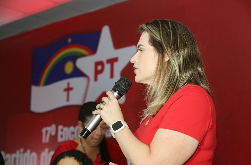  Marília Arraes defende unidade das forças progressistas em torno de Lula para 2026 Vice-presidente do Solidariedade reforça apoio ao presidente durante posse de Carlos Veras no comando do PT em Pernambuco.