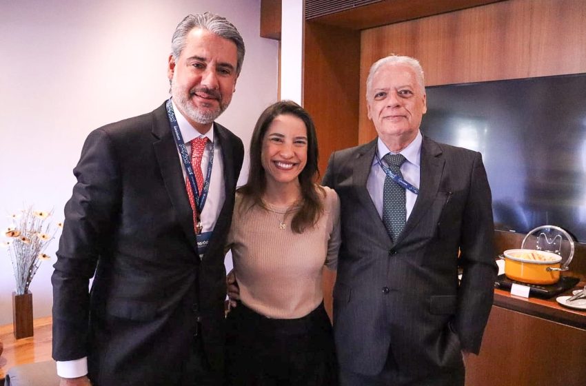  Raquel Lyra apresenta em Brasília programa de R$ 6,1 bilhões para universalizar água e esgoto em Pernambuco No evento Conexões Saneamento 2025, governadora destacou o Águas de Pernambuco, que amplia abastecimento, esgotamento sanitário e tarifa social, beneficiando milhões de famílias.