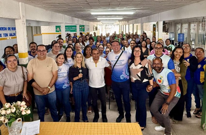  Prefeitura do Condado concede reajuste histórico a professores contratados após 12 anos Prefeito Albino Silva anuncia aumento de até 67% nos salários dos educadores, garantindo valorização da categoria e reforçando o compromisso com a educação no município.