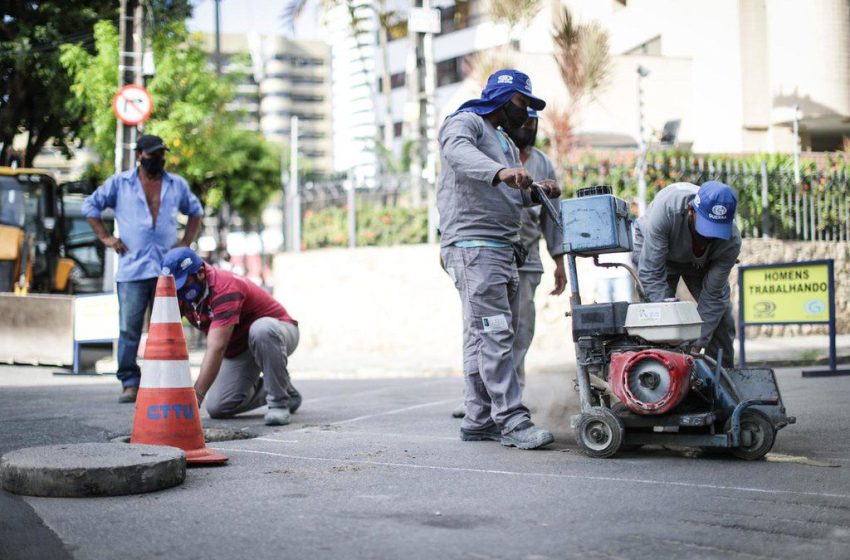  Recife registra menor taxa de desemprego em uma década, aponta IBGE No 2º trimestre de 2025, índice caiu para 8,4%, menor nível desde 2015; capital gerou quase 60% dos empregos formais de Pernambuco no primeiro semestre.