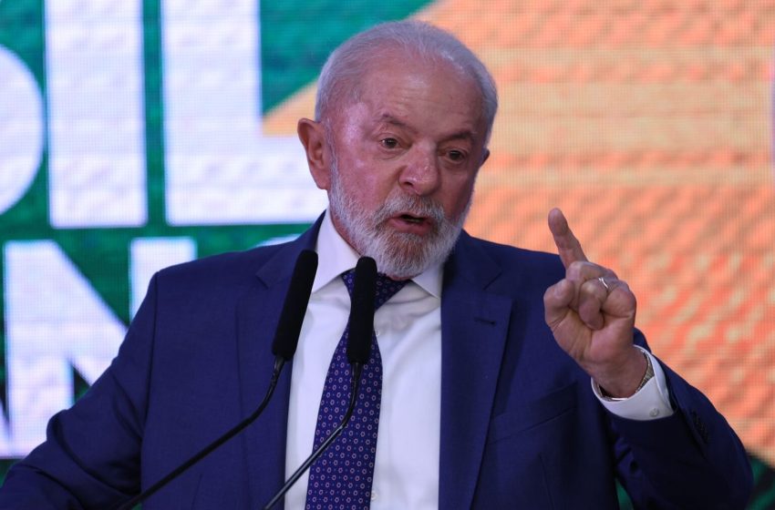 Lula reafirma que soberania brasileira é “intocável” e critica interferência externa Durante assinatura de medidas para apoiar exportadores afetados por tarifas dos EUA, presidente disse que seguirá negociando para minimizar impactos e evitar conflitos.