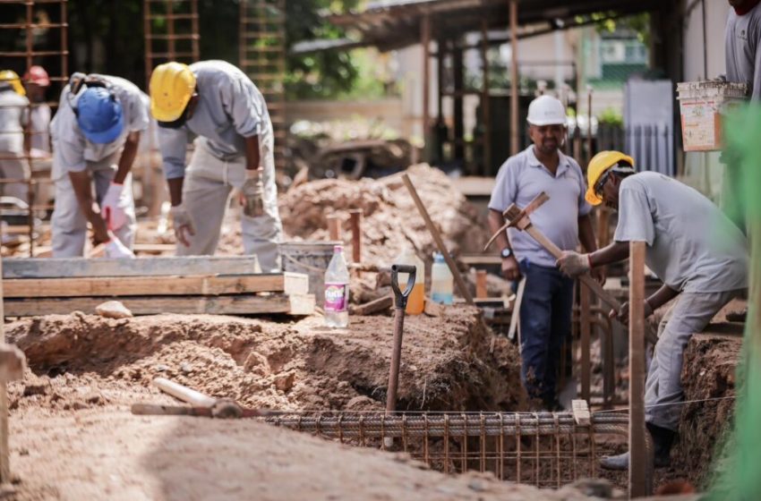  Recife lidera geração de empregos em Pernambuco no 1º semestre de 2025 Capital concentrou quase 60% das vagas formais criadas no estado, com destaque para os setores de Serviços e Comércio.